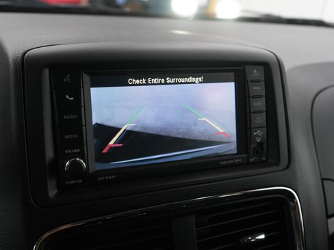 Used 2019 Dodge Grand Caravan SE FWD image 22