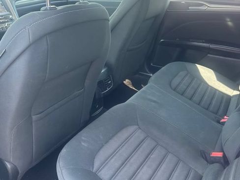 Used 2019 Ford Fusion SE FWD image 19