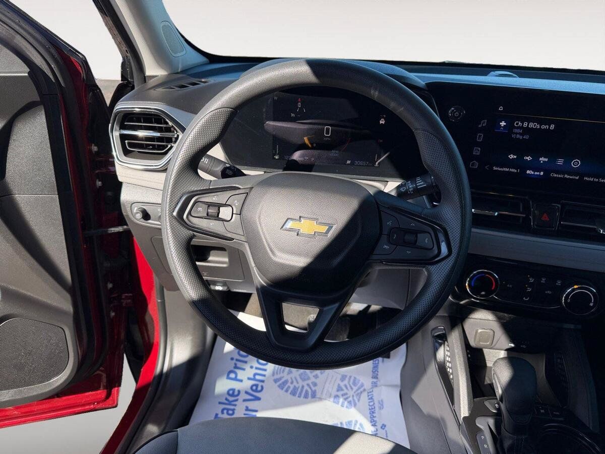 Used 2025 Chevrolet TrailBlazer LT AWD/4WD image 12