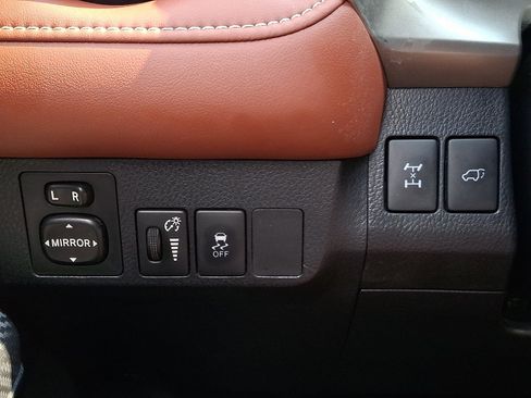 Used 2015 Toyota RAV4 Limited AWD/4WD image 24