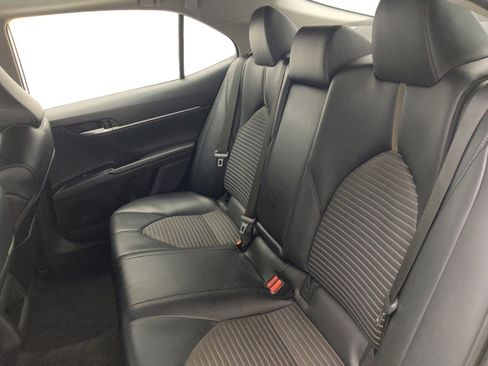 Used 2020 Toyota Camry SE image 18