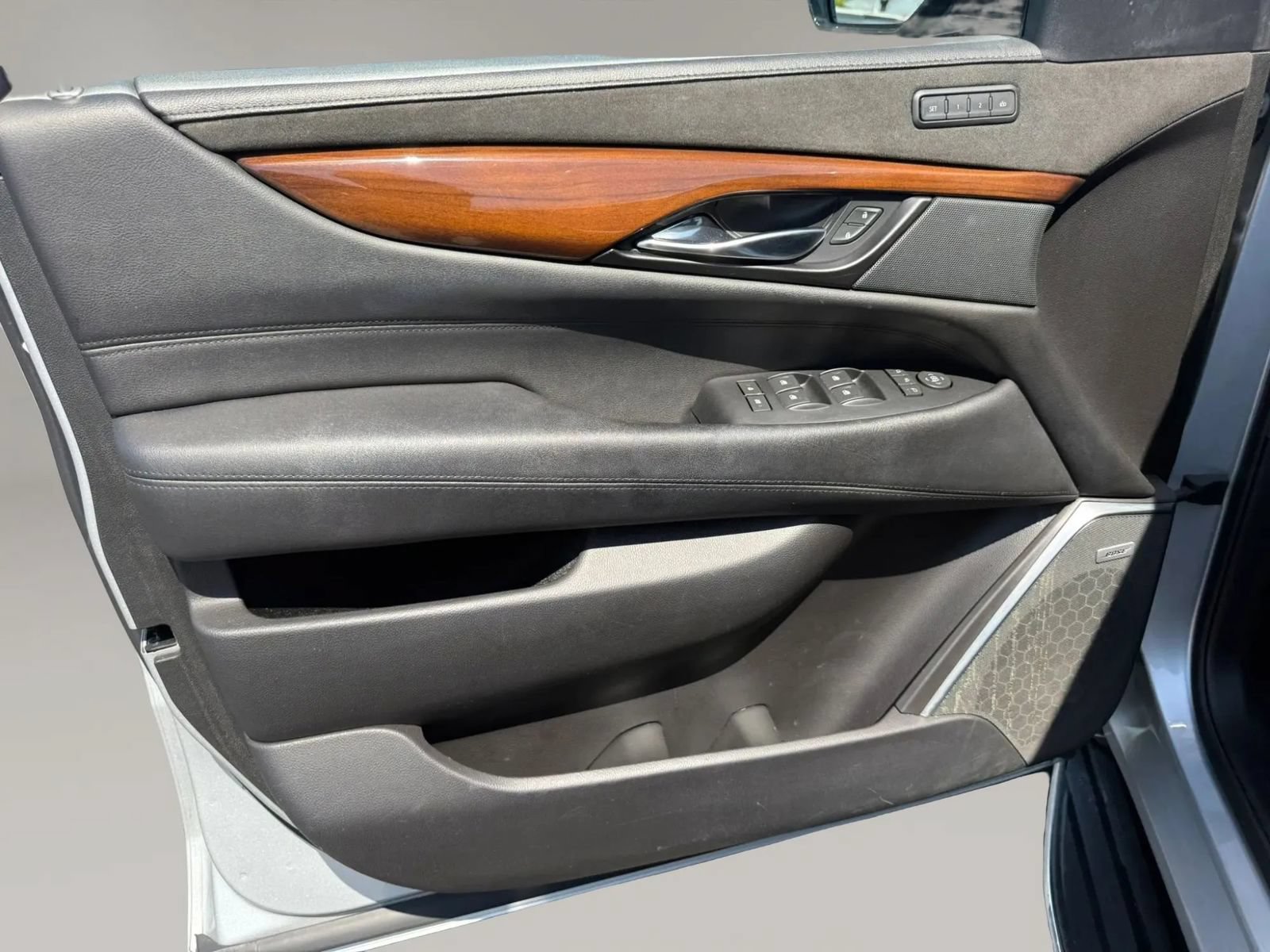 Used 2020 Cadillac Escalade ESV Luxury RWD image 11