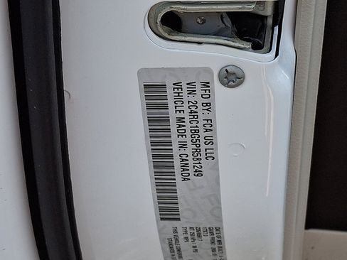 Used 2023 Chrysler Pacifica Touring-L FWD image 29