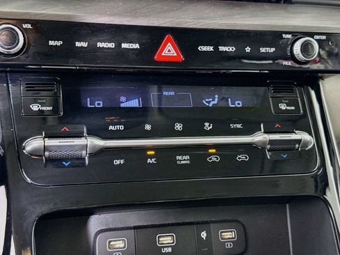Certified 2024 Kia Carnival EX FWD image 10