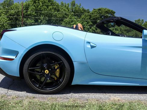 Used 2015 Ferrari California T RWD image 8