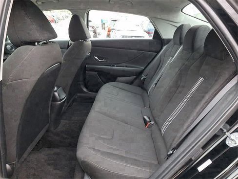 Used 2023 Hyundai Elantra SEL w/ Convenience Package image 10