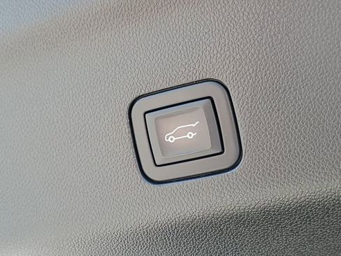 Used 2023 GMC Yukon SLT w/ SLT Luxury Package image 33