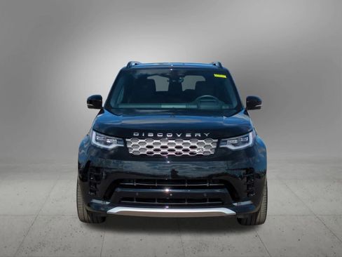 Used 2024 Land Rover Discovery Metropolitan Edition image 9