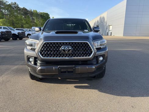Used 2019 Toyota Tacoma TRD Sport w/ Exterior Package image 2