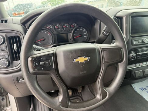 Used 2019 Chevrolet Silverado 1500 Custom w/ Custom Value Package AWD/4WD image 8