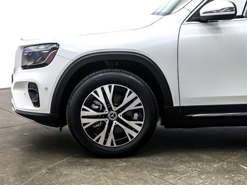 Used 2024 Mercedes-Benz GLB 250 image 10