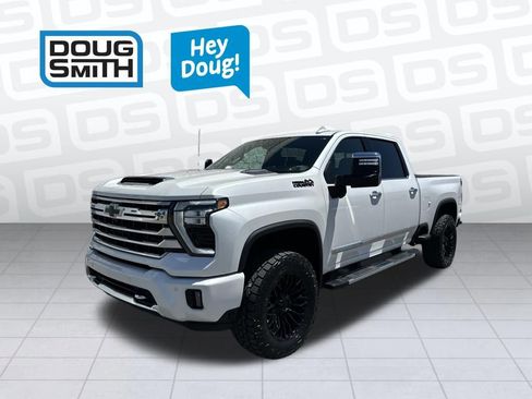 Used 2025 Chevrolet Silverado 2500 High Country w/ Technology Package AWD/4WD image 3