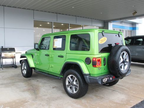 Used 2018 Jeep Wrangler Unlimited Sahara AWD/4WD image 7