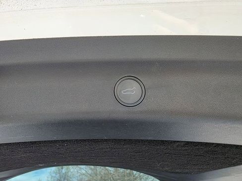 Used 2021 Tesla Model Y Long Range image 26