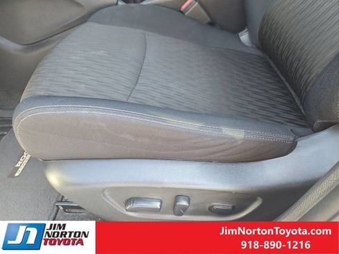 Used 2018 Nissan Rogue SV w/ Premium Package FWD image 26