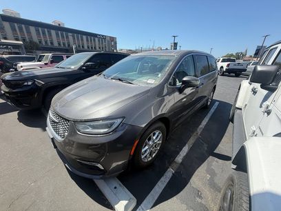 Used 2023 Chrysler Pacifica Touring-L