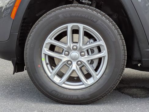 New 2025 Jeep Grand Cherokee Laredo X w/ Luxury Tech Group I image 9