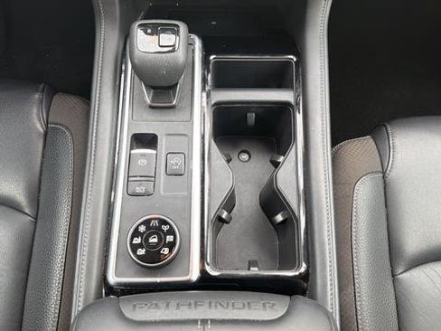 Used 2024 Nissan Pathfinder SL AWD/4WD image 8