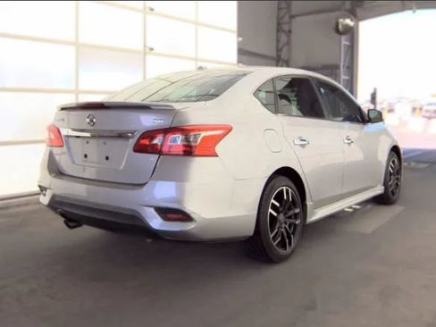Used 2019 Nissan Sentra SR FWD image 2