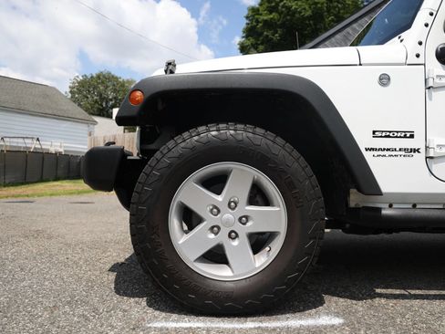 Used 2018 Jeep Wrangler Unlimited Sport S AWD/4WD image 11