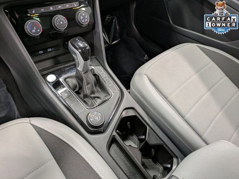 Used 2023 Volkswagen Taos SE w/ Panoramic Sunroof Package image 16