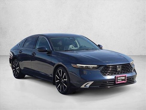 Used 2023 Honda Accord Touring image 3
