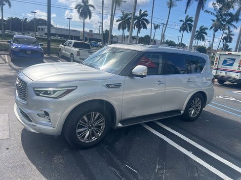 Used 2019 INFINITI QX80 Luxe w/ Proassist Package RWD image 2