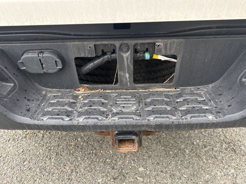 Used 2021 Toyota Tacoma SR5 w/ Technology Package image 8