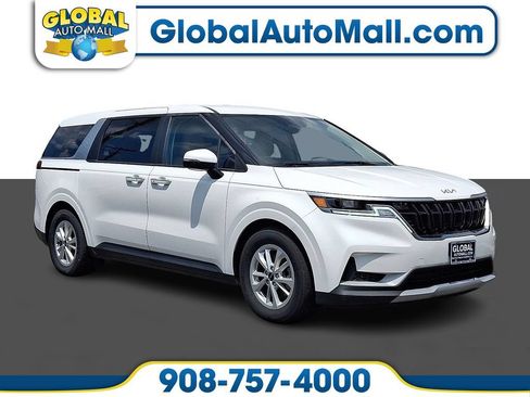 Used 2024 Kia Carnival LX FWD image 1