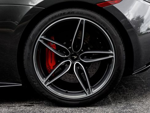 Used 2019 McLaren 570S Coupe RWD image 13