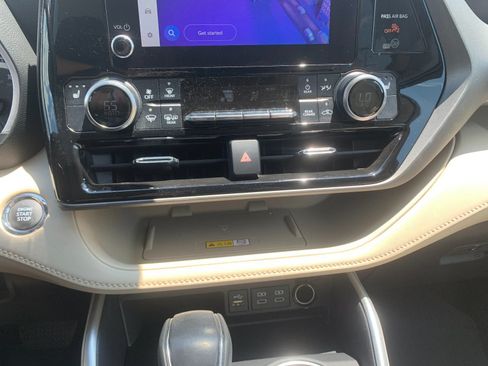 Used 2023 Toyota Highlander XLE FWD image 25