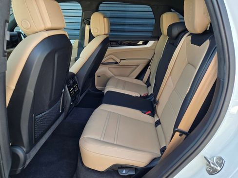 Used 2026 Porsche Cayenne GTS AWD/4WD image 18