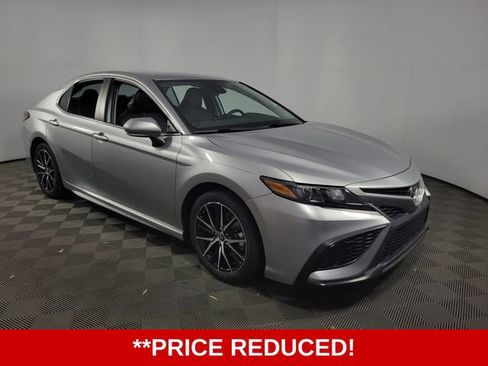 Used 2023 Toyota Camry SE image 2