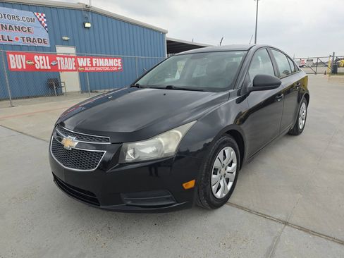 Used 2013 Chevrolet Cruze LS FWD image 3