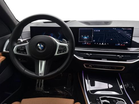 Used 2024 BMW X7 xDrive40i w/ M Sport Package AWD/4WD image 58