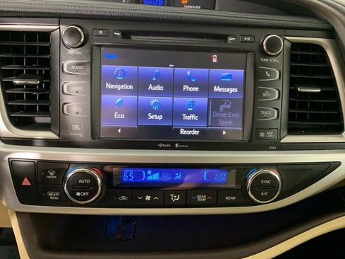Used 2015 Toyota Highlander Limited w/ Driver Technology Package AWD/4WD image 27