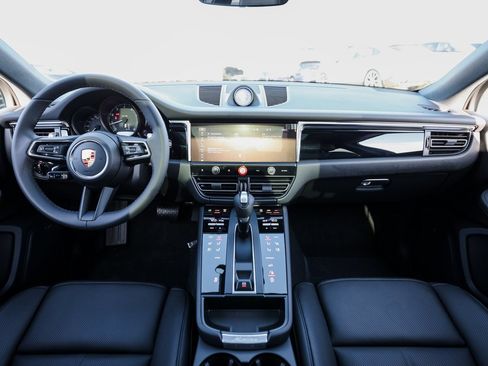 Used 2026 Porsche Macan AWD/4WD image 24