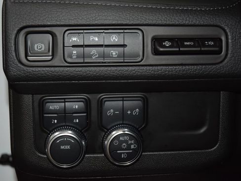 Used 2024 GMC Yukon XL Denali AWD/4WD image 37