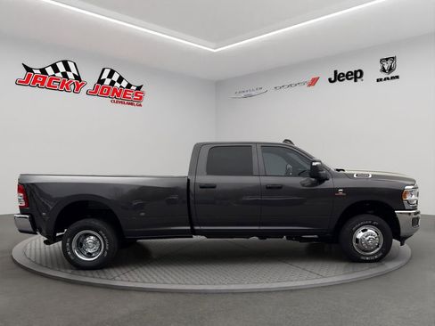 Used 2024 RAM 3500 Tradesman w/ Chrome Appearance Group image 11