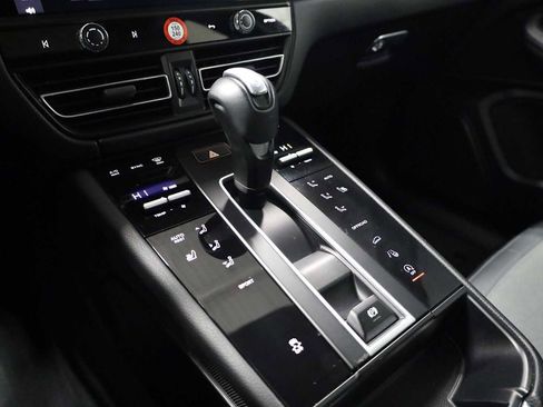 Certified 2023 Porsche Macan Turbo image 30