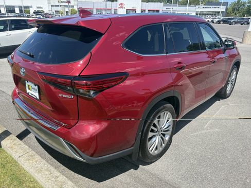 Used 2023 Toyota Highlander Platinum AWD/4WD image 5