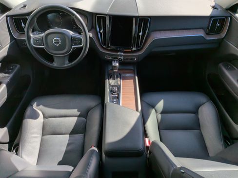 Used 2021 Volvo XC60 T5 Momentum image 29