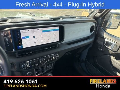 Used 2024 Jeep Wrangler Unlimited w/ Convenience Group AWD/4WD image 23