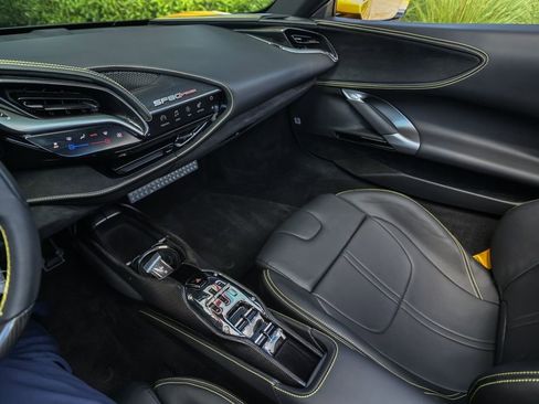 Used 2024 Ferrari SF90 Spider image 29