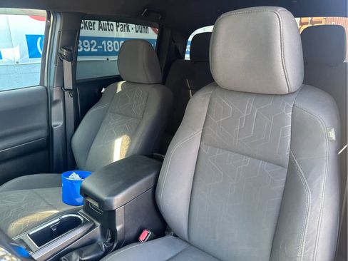 Used 2017 Toyota Tacoma TRD Sport w/ Tow Package (A/T) image 25