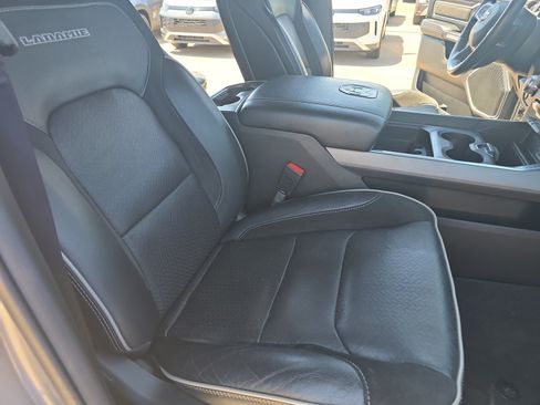 Used 2024 RAM 1500 Laramie AWD/4WD image 19