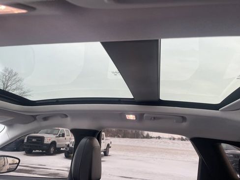 Used 2023 Ford Escape SE w/ Class II Trailer Tow Package image 9