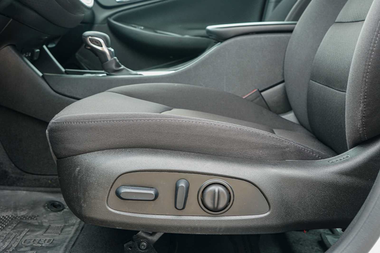 Used 2025 Chevrolet Malibu LT FWD image 18