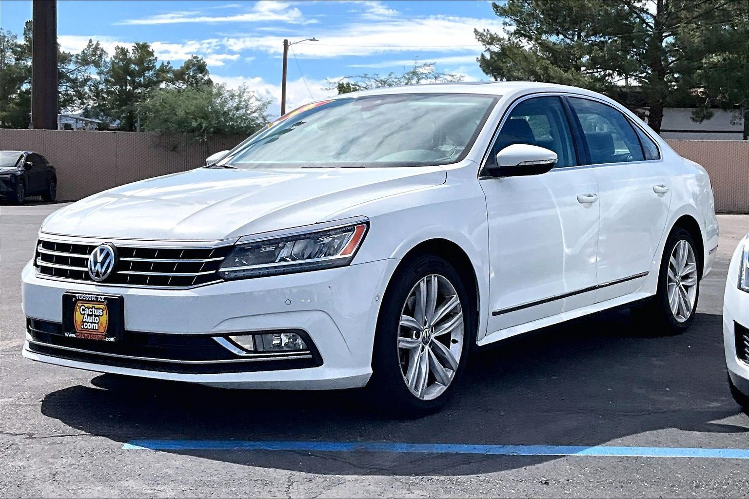 Used 2018 Volkswagen Passat 2.0T SEL Premium FWD image 1