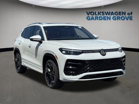 New 2026 Volkswagen Tiguan SEL R-Line AWD/4WD image 3